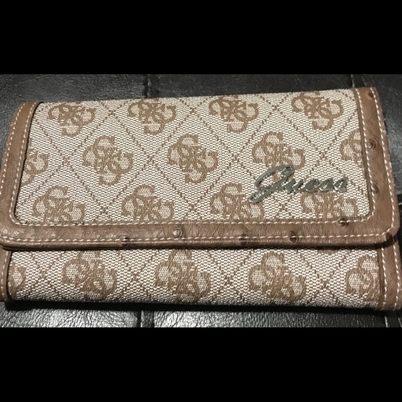 Guess Wallet - Picture 1 of 6